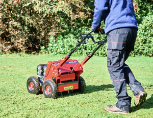 CAMON EA25B1 batériový prevzdušňovač (aerifikátor) trávnika 40 cm